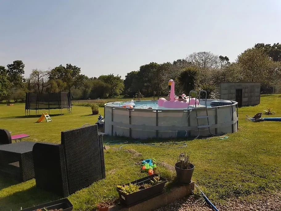 Le Paradis Des Enfants Et Sa Maison En Bois Combrit 0*,  France