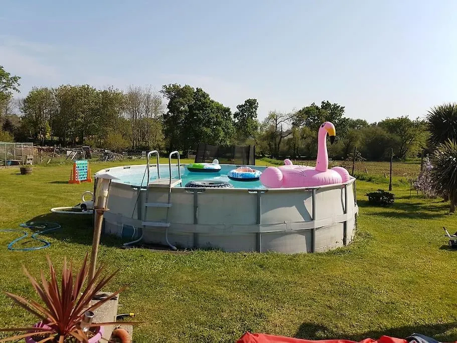 Le Paradis Des Enfants Et Sa Maison En Bois Combrit 0*,  France
