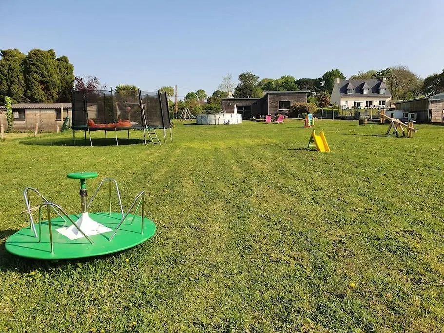 Le Paradis Des Enfants Et Sa Maison En Bois Combrit 0*,  France